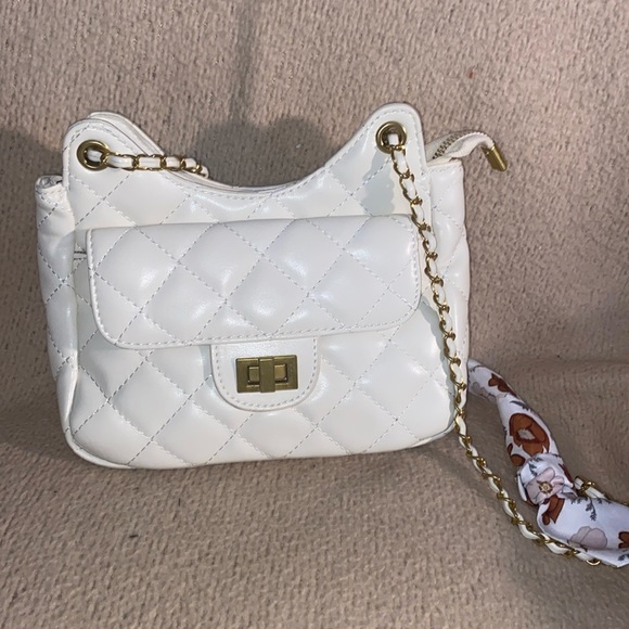 Handbags - 🤍NWOT- White cross body!